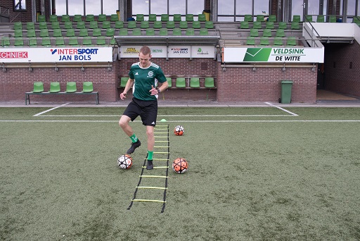 Speedladder oefeningen voetbal