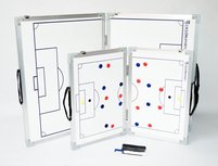 Opvouwbaar coachbord voetbal - 60 x 90 cm - Inclusief draagtas en accessoires Opvouwbaar coachbord voetbal - 60 x 90 cm - Inclusief draagtas en accessoires